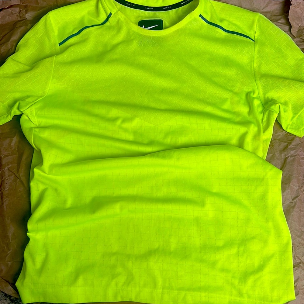 Nike neon new men’s small fitness  run shirt